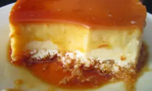 Un délicieux flan coco lait concentré Nestlé, avec son caramel ambré et sa texture crémeuse.