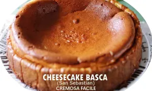 Un délicieux cheesecake basque, doré et crémeux, prêt à être dégusté.
