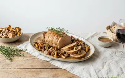 Délicieux quasi de veau rôti, servi avec une poêlée de champignons et une sauce onctueuse. Une recette parfaite pour un repas savoureux.
