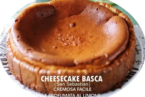 Un délicieux cheesecake basque, doré et crémeux, prêt à être dégusté.