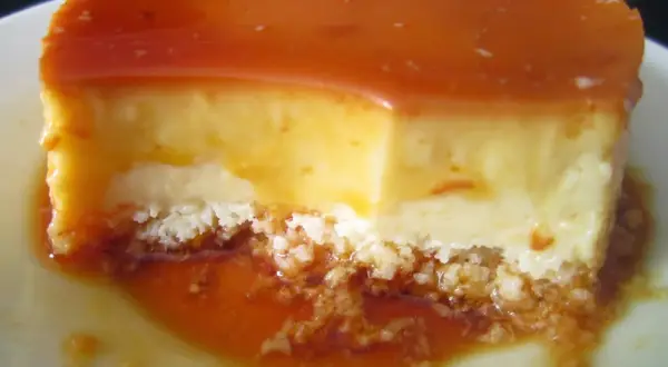 Un délicieux flan coco lait concentré Nestlé, avec son caramel ambré et sa texture crémeuse.