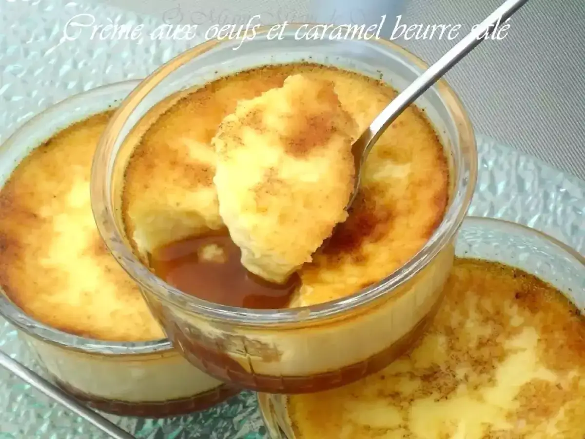 Cr&egrave;me aux &oelig;ufs onctueuse avec une cro&ucirc;te caram&eacute;lis&eacute;e dor&eacute;e, pr&ecirc;te &agrave; &ecirc;tre d&eacute;gust&eacute;e.
