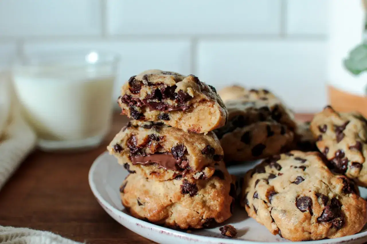 Des cookies moelleux et gonfl&eacute;s, parfaits pour une recette gourmande. Le chocolat coule &agrave; l'int&eacute;rieur, un d&eacute;lice !
