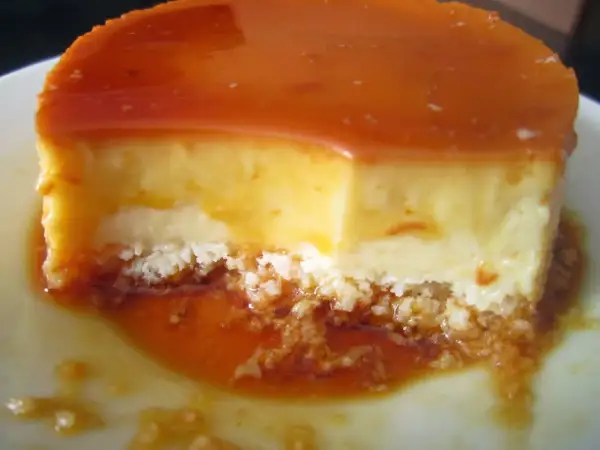 Un délicieux flan coco lait concentré Nestlé, avec son caramel ambré et sa texture crémeuse.