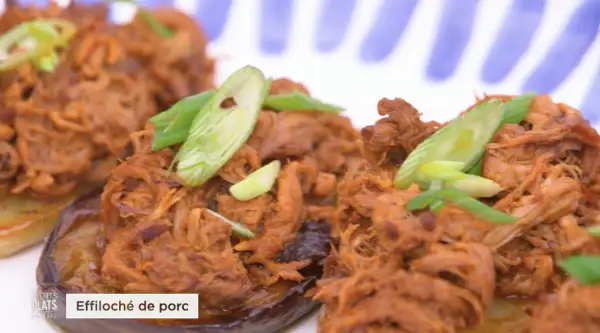 Effiloché de porc savoureux, garni de ciboule fraîche, prêt à être dégusté. Une recette de Laurent Mariotte.